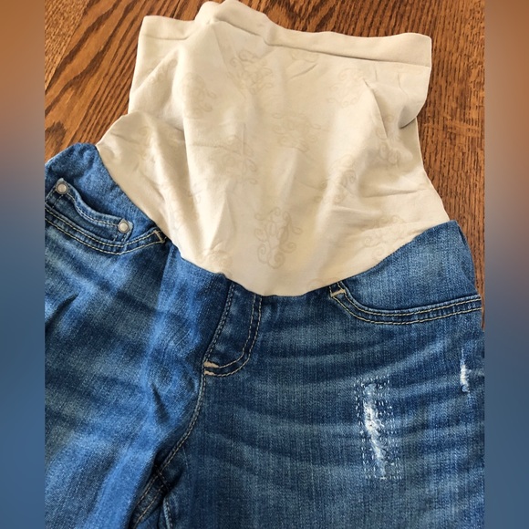 Maternity Cropped Jeans - Picture 2 of 4